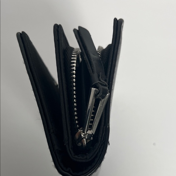 Black and White Yin Yang Wallet - Picture 5 of 10